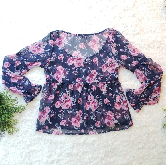 Arizona Jeans Flowy Floral Top - Picture 5 of 6